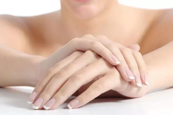 rozdwajające się paznokcie