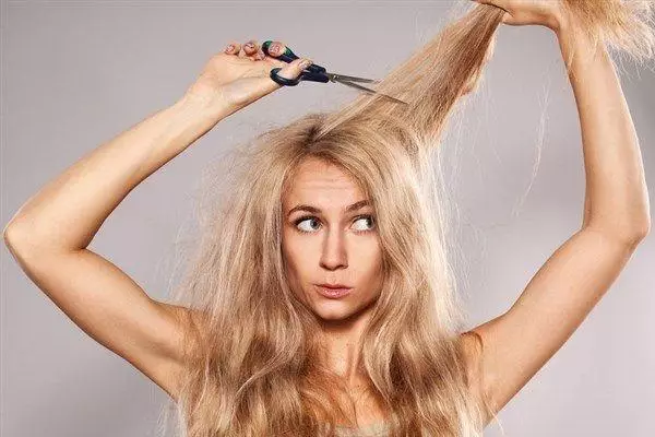 zniszczone włosy